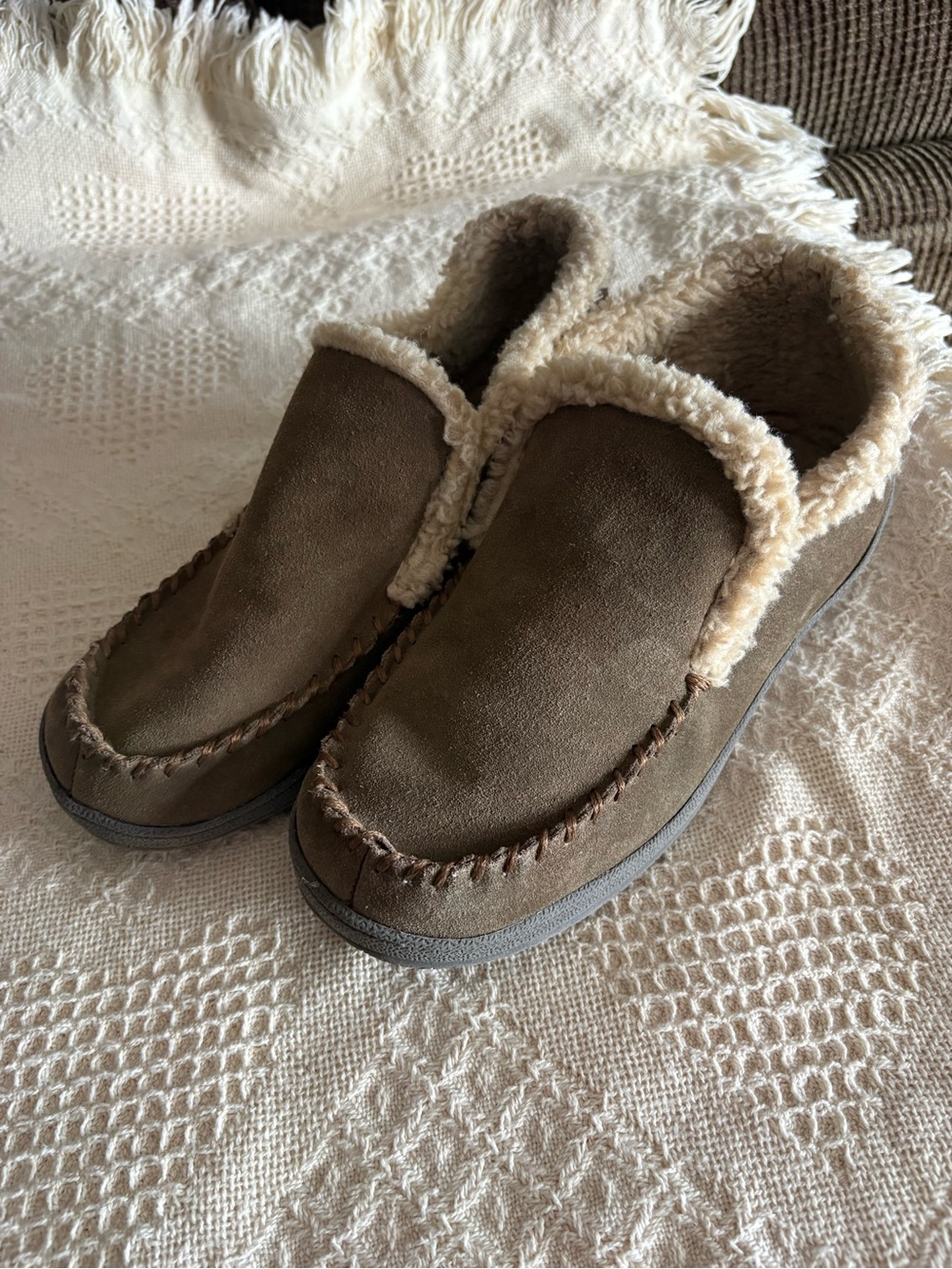 Clarks Men’s moccasin slippers - size 13